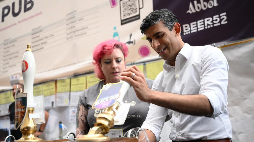 Rishi Sunak, primer ministro de Reino Unido, en el Gran Festival Británico de Cerveza, en Londres.