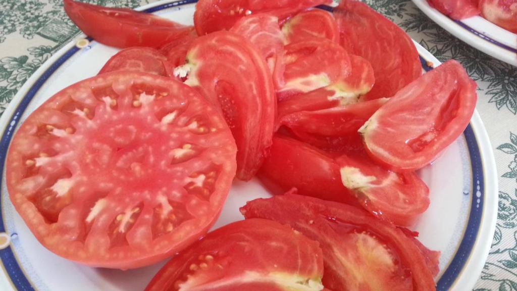 Tomate huevo de toro de archivo.