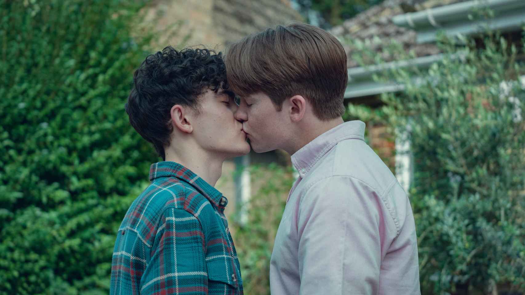 Por qué debes ver ‘Heartstopper’: la serie de Netflix que llena de realismo y color la experiencia LGTB+