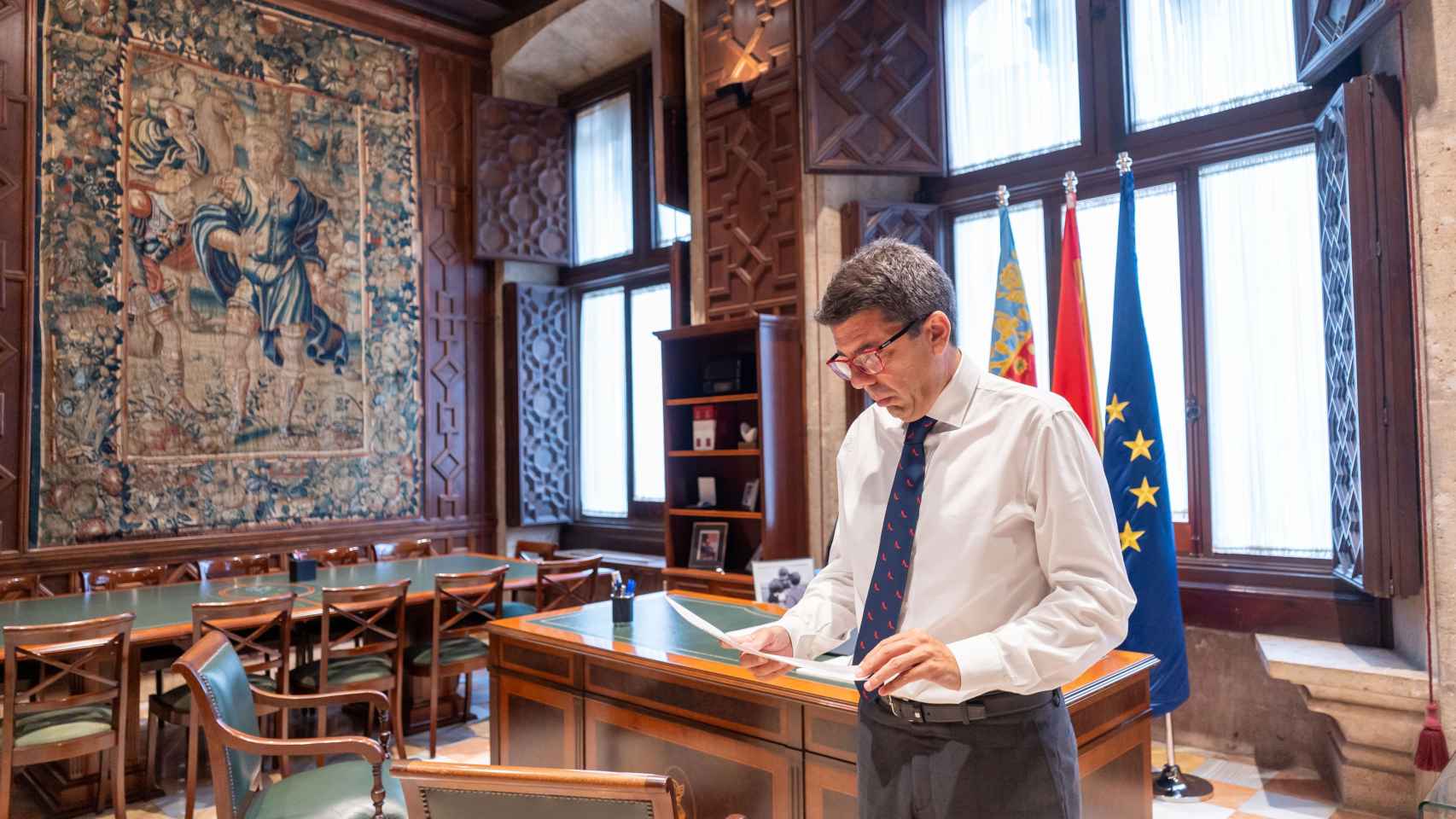 Carlos Mazón en su despacho en el Palau de la Generalitat.