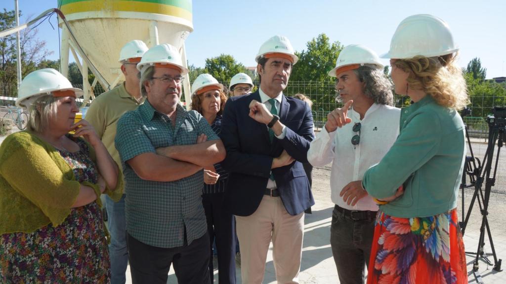 Visita a las obras de rehabilitación en viviendas de camineros