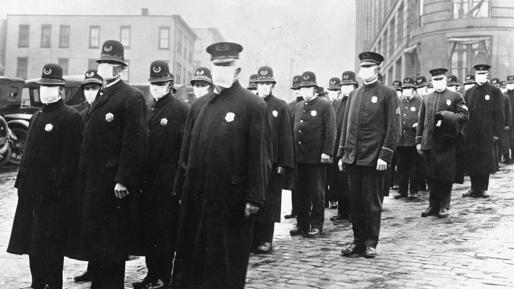 Policías durante la gripe española.