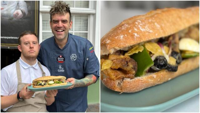 Álex, trabajador del Quiosco Down, y Moncho Méndez, el chef que versiona el bocadillo de calamares del Quiosco Down.