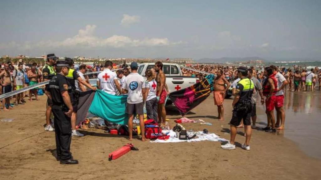 Imagen de archivo de una persona ahogada en la playa de la Malvarrosa