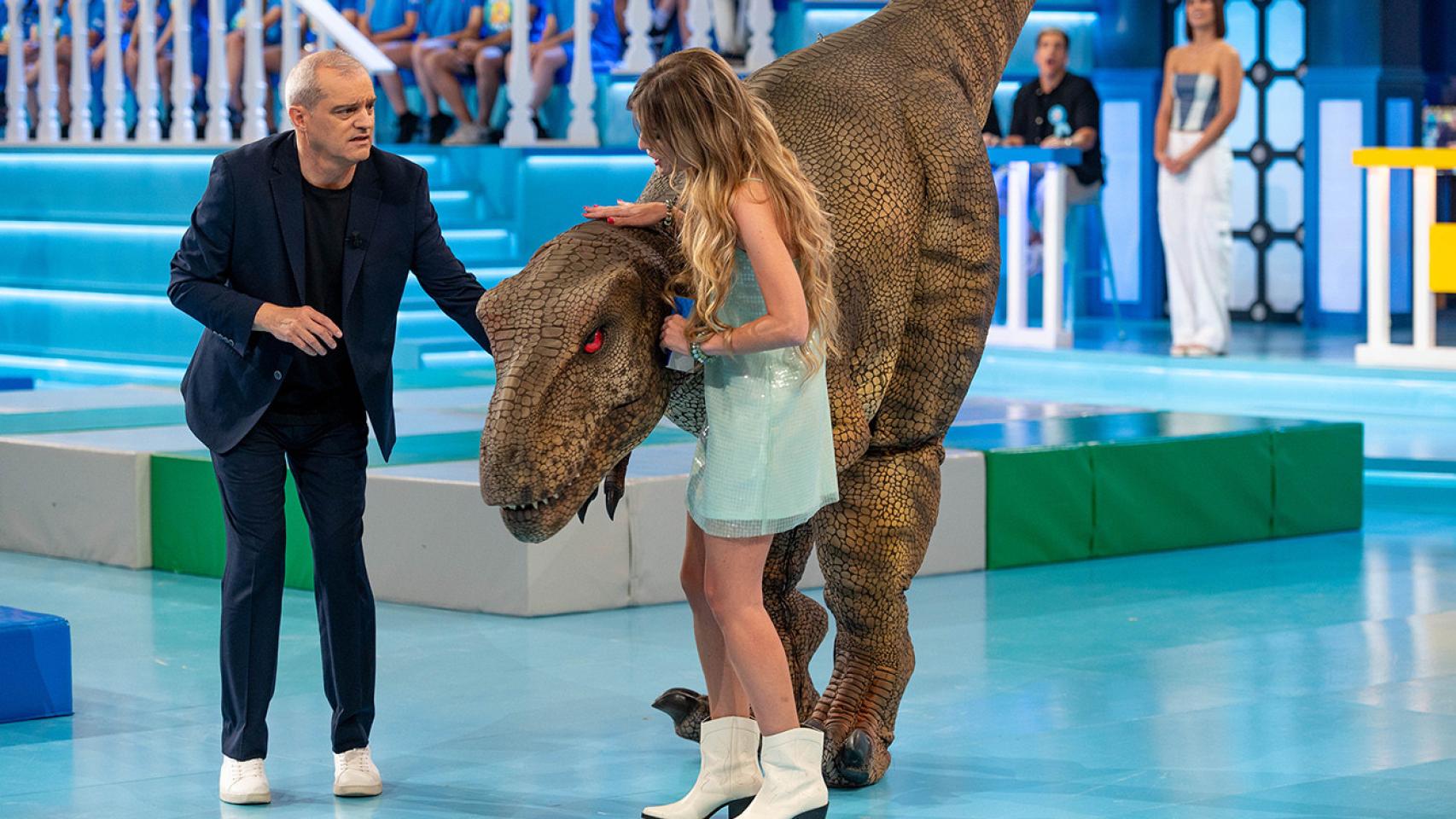 Cristinini, Ramón García y el dinosaurio.