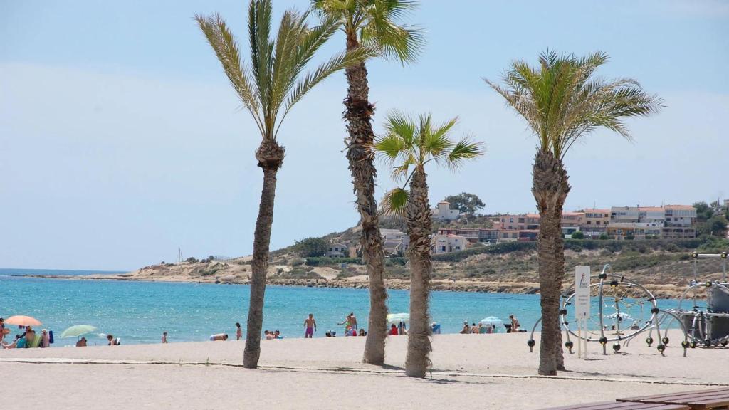 La playa de San Juan en Alicante, en una imagen de archivo.