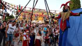 Un pueblo de Guadalajara ofrece un plan único estos días: trapecistas, fuego y hasta un dragón