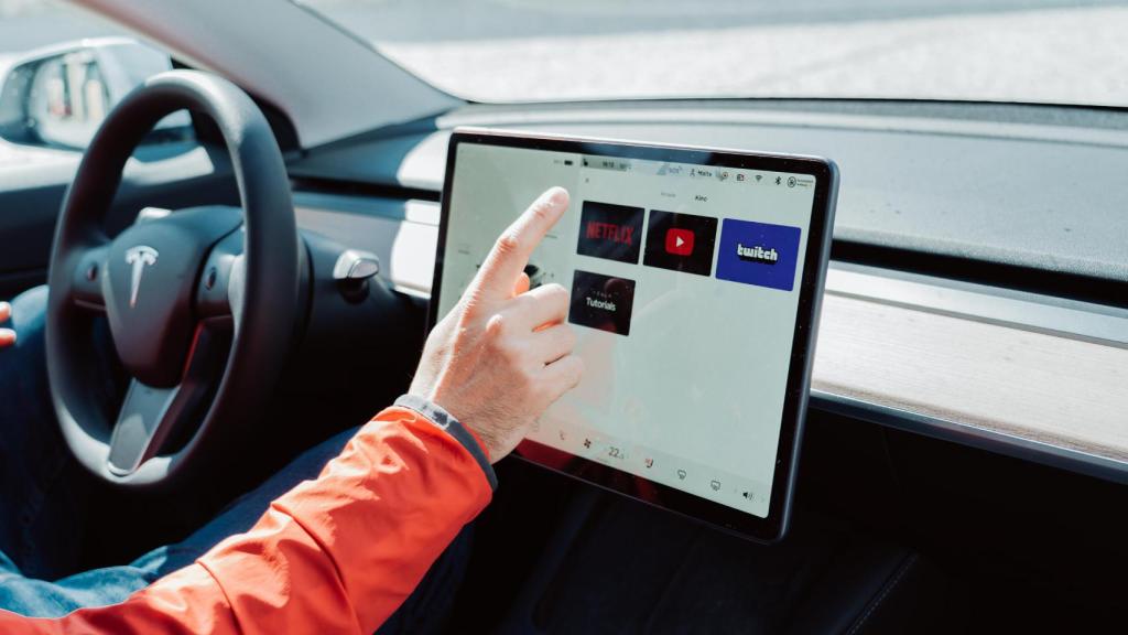 El interior de un coche Tesla.