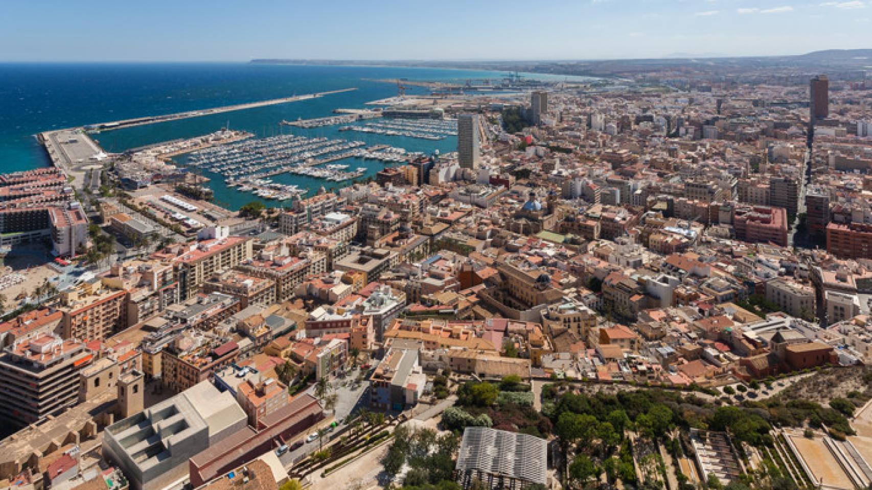 Imagen aérea de Alicante ciudad, donde han ocurrido las estafas.