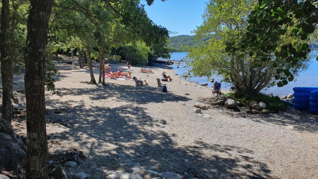 Playa vacía en Lago de Sanabria