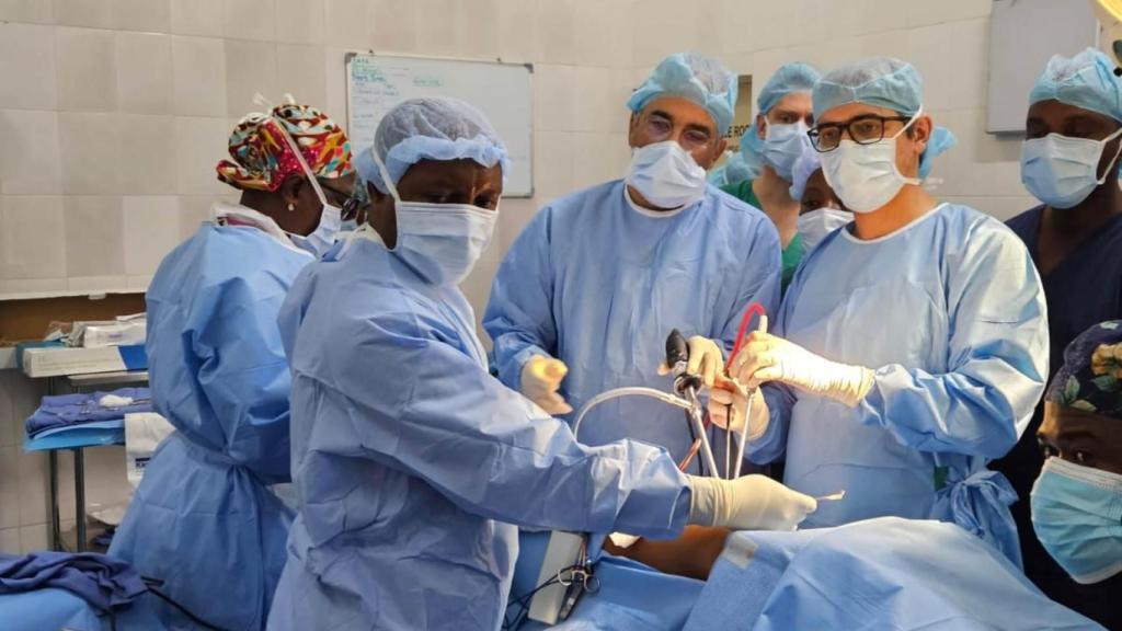 La cirugía mínimamente invasiva llega a Sierra Leona y Liberia