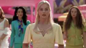 Por qué Margot Robbie lleva un vestido amarillo al final de 'Barbie': la diseñadora de vestuario lo explica