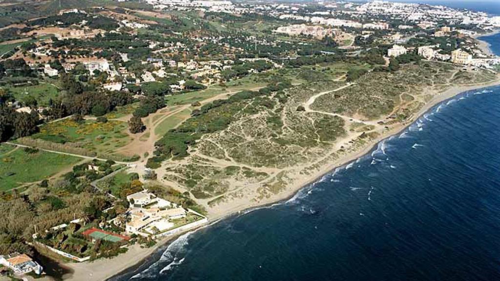 Playa de las Dunas de Artola.