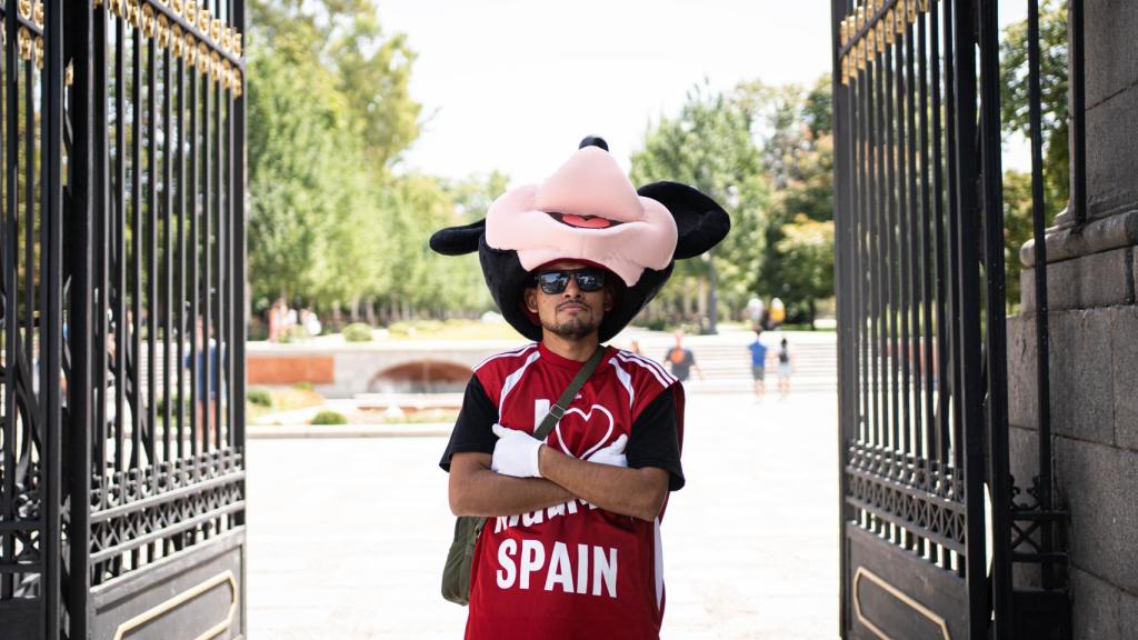 Criss, peruano de 26 años, a las puertas del Retiro.