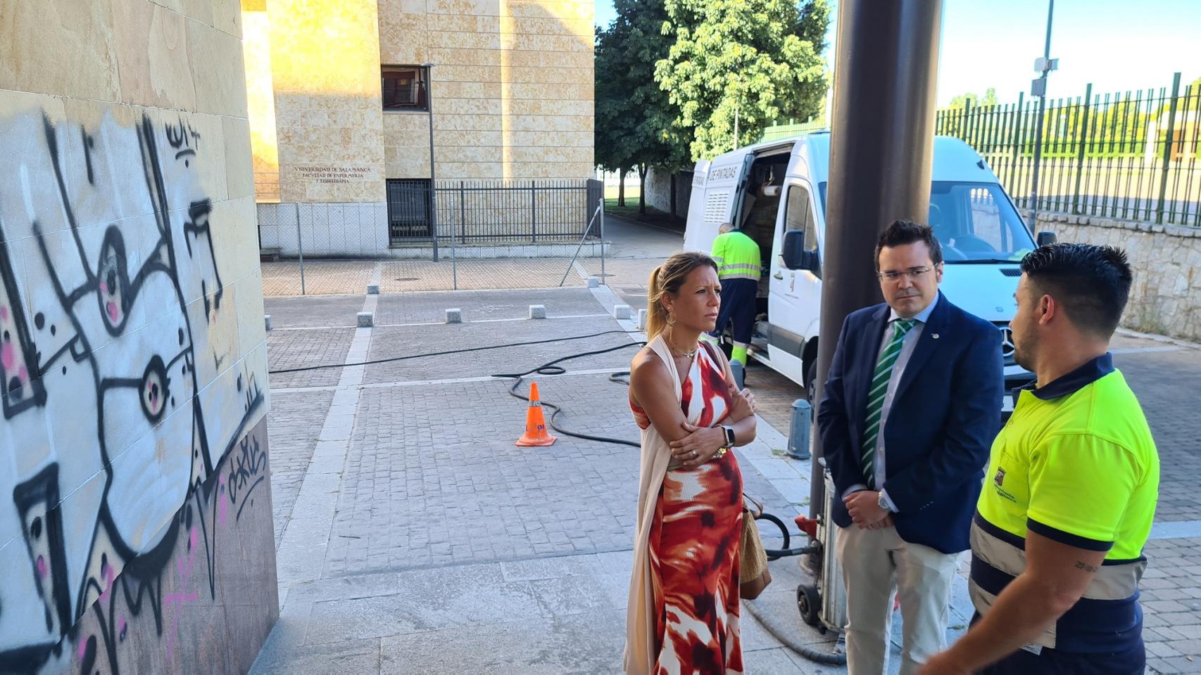 Limpieza de pintadas en Norberto Cuesta Dutari