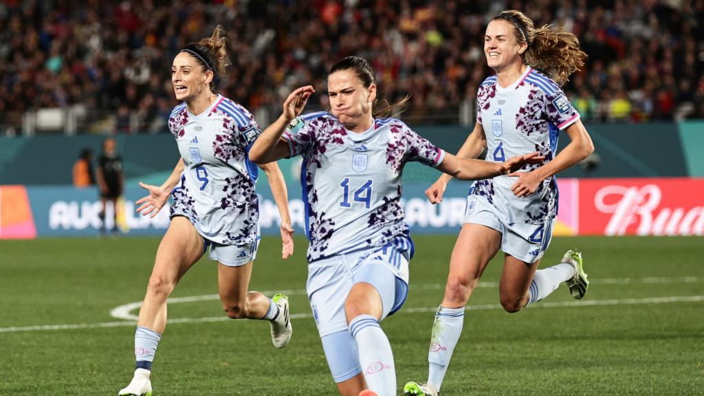 Las jugadoras de España celebran un gol contra Suiza.