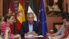 El alcalde de Sevilla, José Luis Sanz, durante reunión en una imagen de archivo.