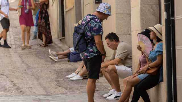 Turistas por Toledo en plena ola de calor. / Foto: Javier Longobardo.
