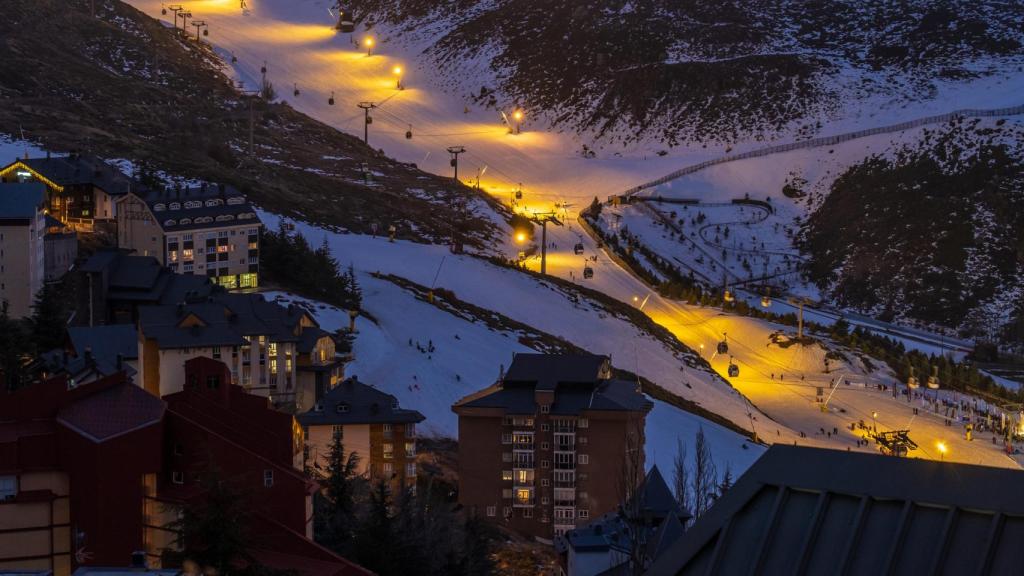 Este es el pueblo más alto de España: ¿adivinas a qué altura está?