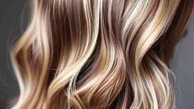 Descubre las mechas rejuvenecedoras que revitalizarán tu cabello este verano