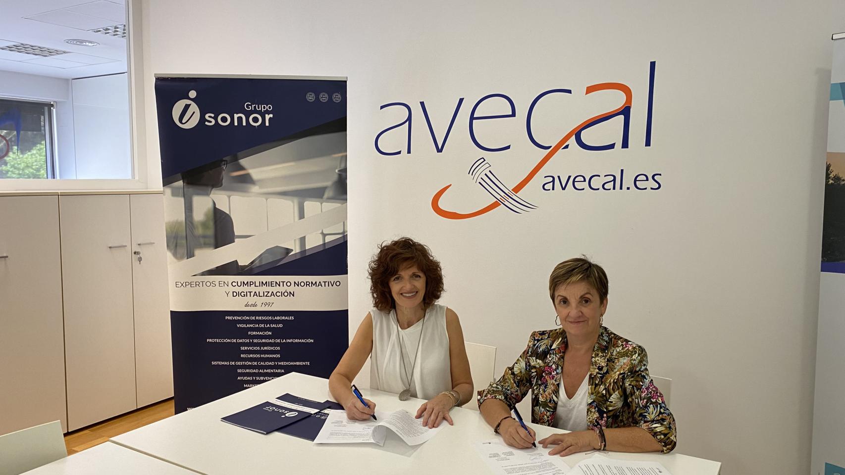 Firma del convenio entre Avecal y Grupo Isonor.