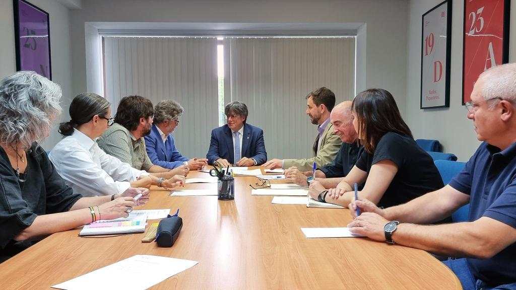 Carles Puigdemont y Toni Comín, en la reunión del llamado Consell de la República, en Waterloo (Bélgica), para analizar el 23-J.