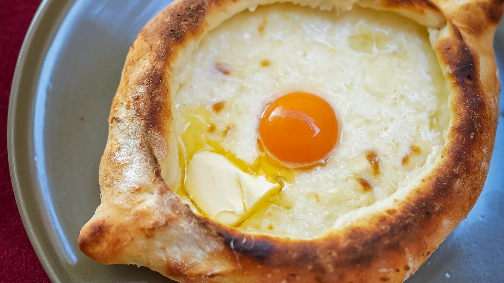 El khachapuri georgiano que se sirve en Nunuka.