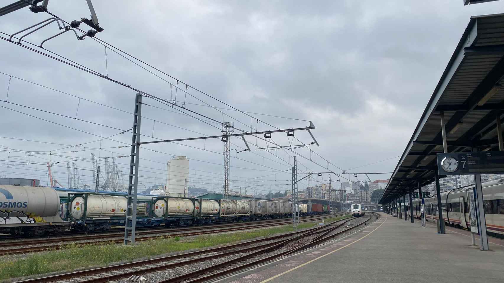 Estación de Vigo con niebla.