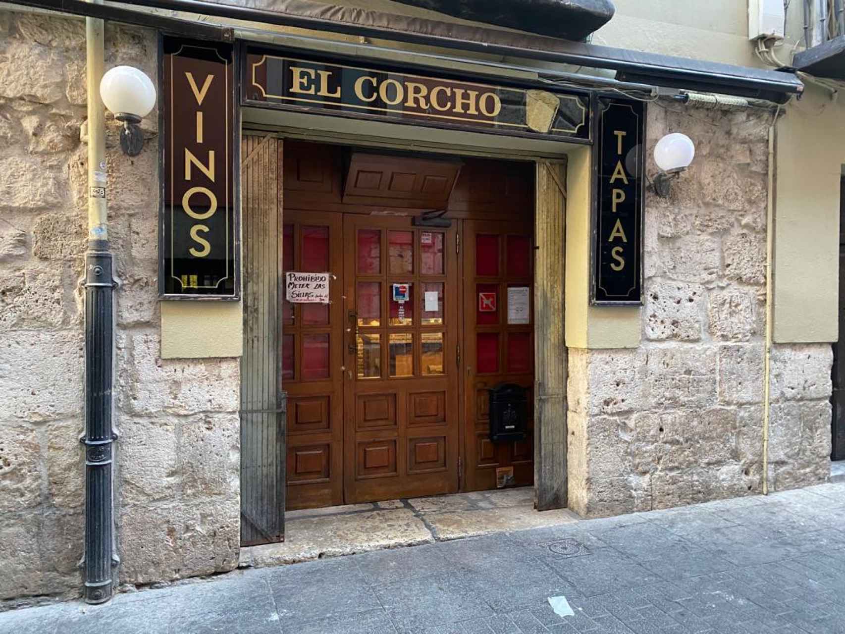 Entrada del Bar El Corcho