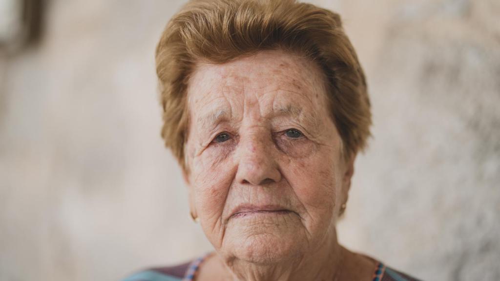 Retrato de Benita en el Cementerio Viejo de Colmenar Viejo, donde se están llevando a cabo los trabajos de exhumación.