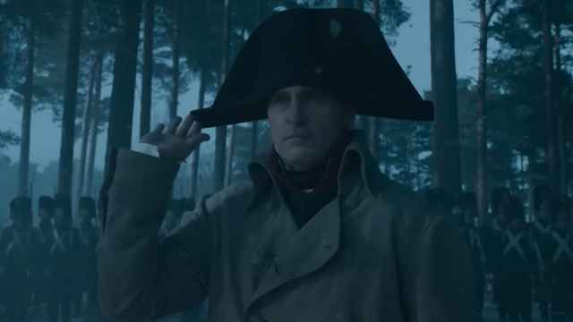 Joaquin Phoenix como Napoleón en una imagen del tráiler de la película de Ridley Scott.