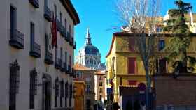 Conoce la calle más antigua y curiosa de Madrid: tiene un increíble patrimonio histórico-artístico.