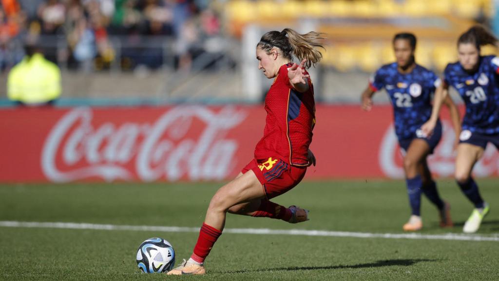 Mariona Caldentey marca desde el punto de penalti a Países Bajos