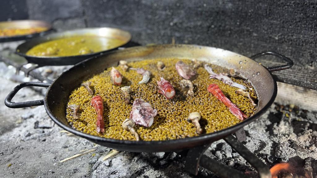 Arroz cocinado al fuego por Javi Sanz de Cañitas Mante, admirador confeso del arroz de Molino Roca