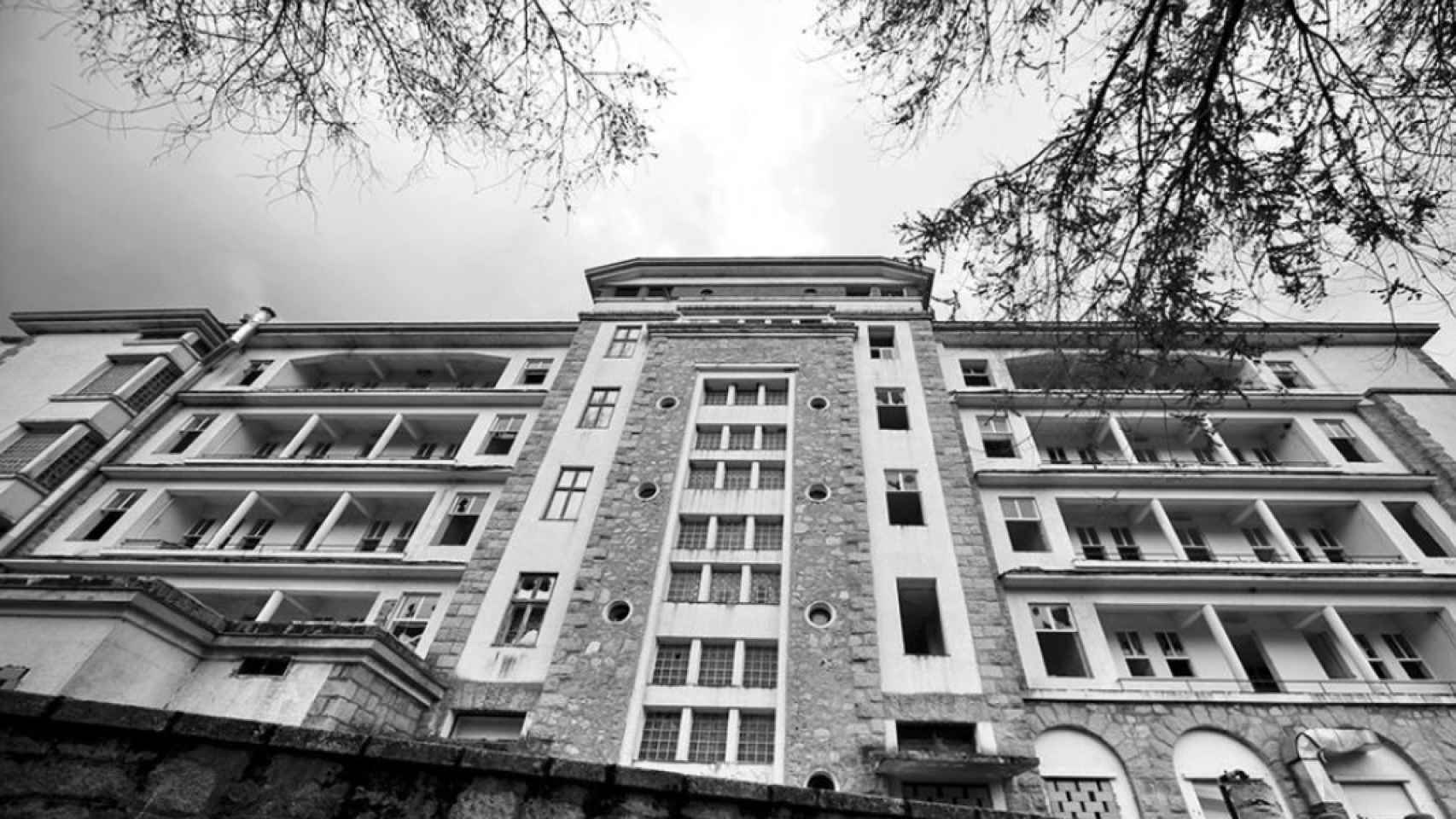 Una imagen de la fachada del sanatorio.