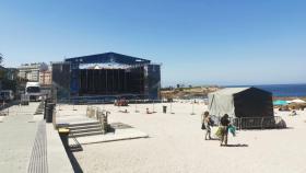 Escenario en la playa de Riazor en el Noroeste Estrella Galicia 2023.