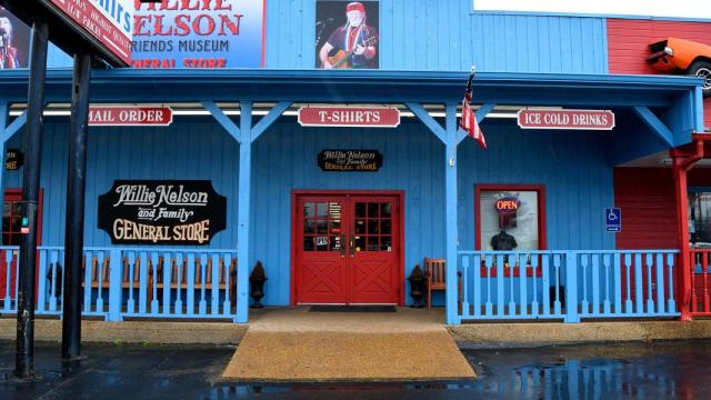 Tienda de Willie Nelson and family.