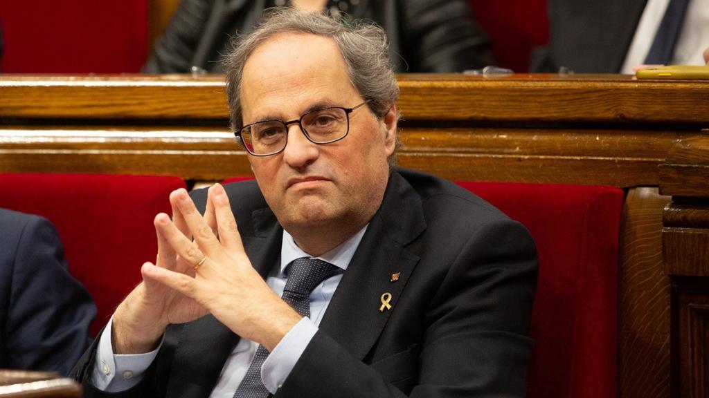 El expresidente de la Generalitat Quim Torra, en febrero de 2020 en el Parlament junto a su sucesor, Pere Aragonés.