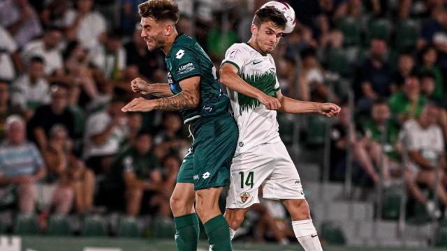 0-1. El Racing de Ferrol regresa a lo grande ante un Elche desdibujado