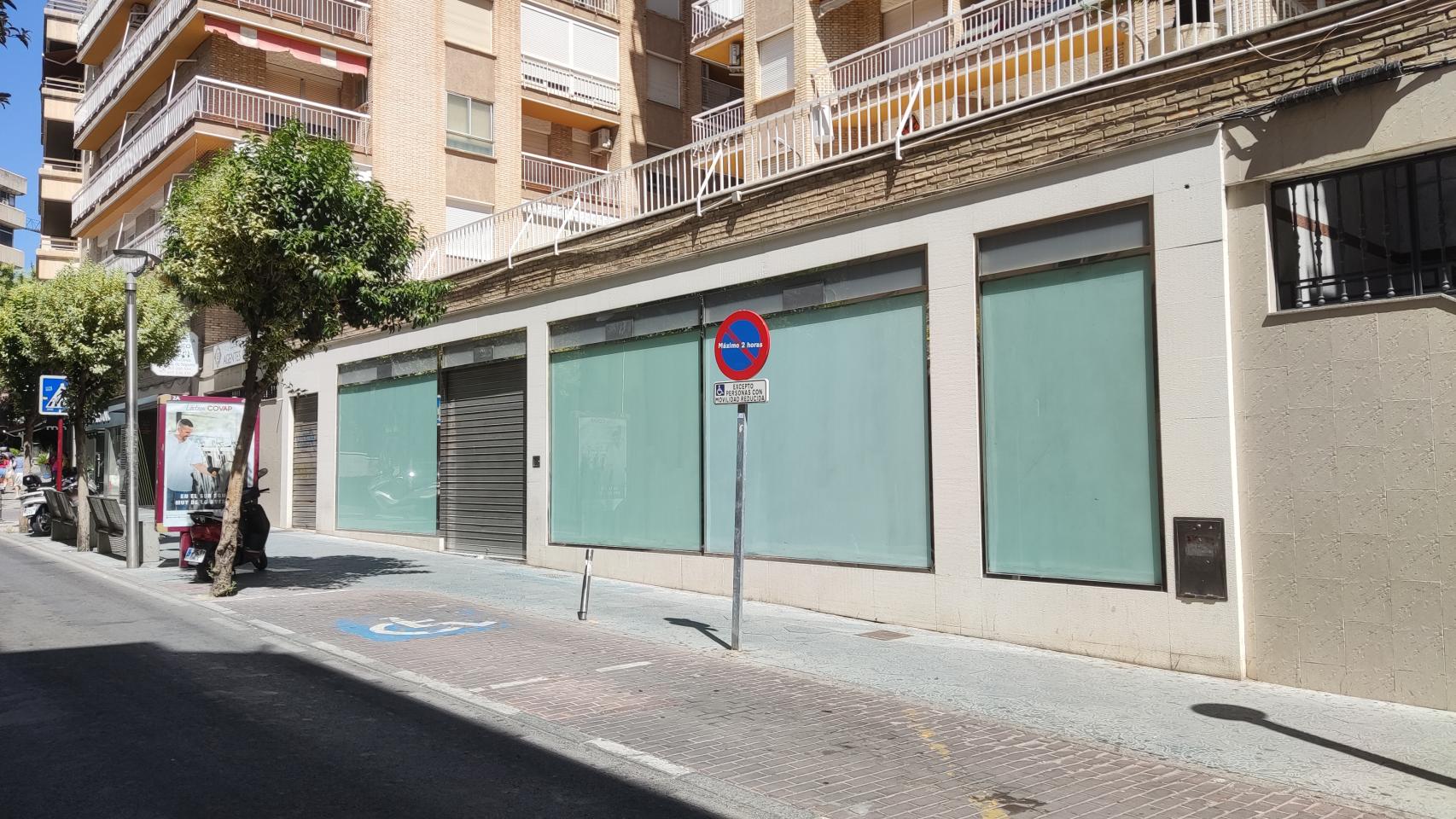 Tienda cerrada en el centro de Jaén.