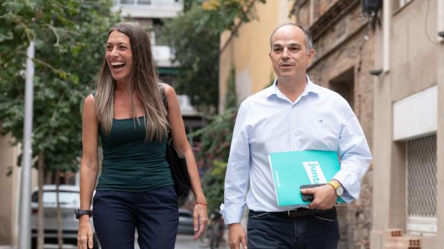 La candidata número 1 de JxCat al Congreso, Míriam Nogueras, con el secretario general del partido, Jordi Turull.