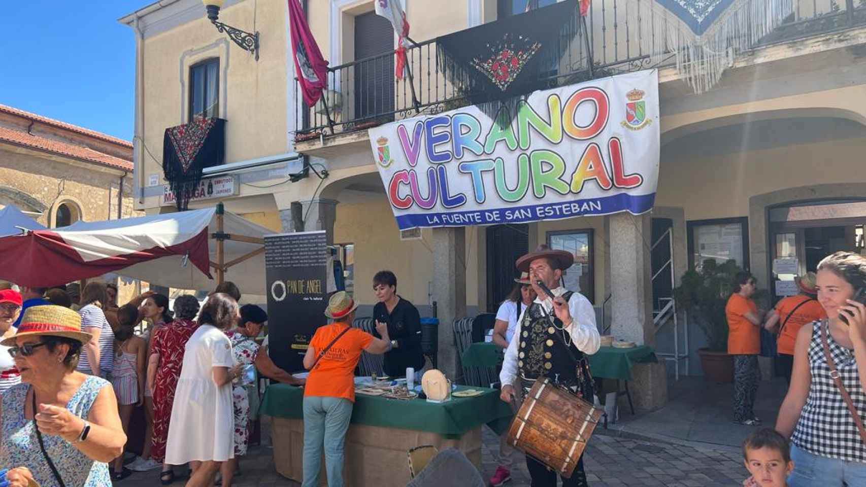 La Fuente de San Esteban rinde homenaje a Salamanca con un mercado artesanal