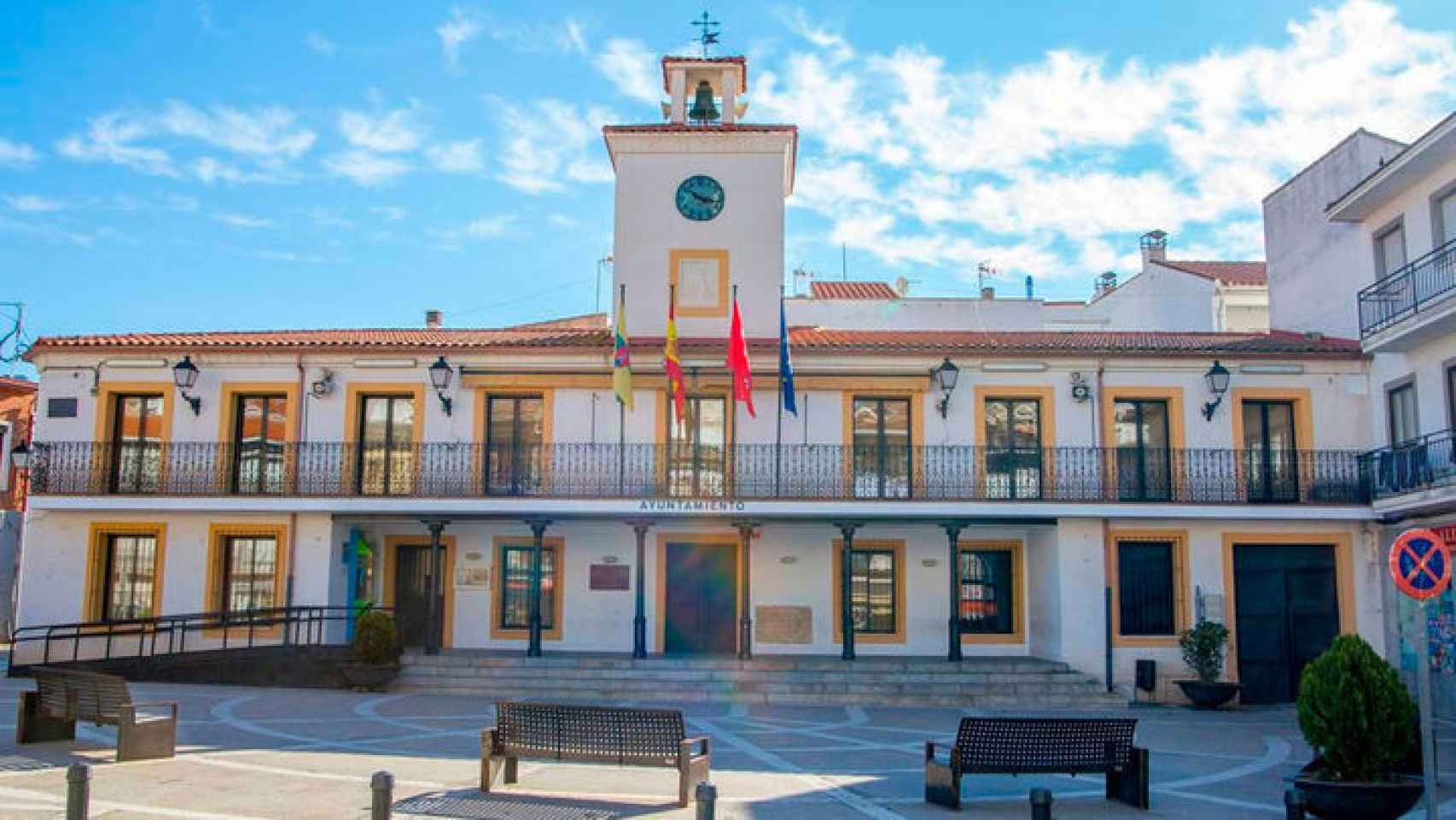 El Ayuntamiento de Perales de Tajuña (Madrid).