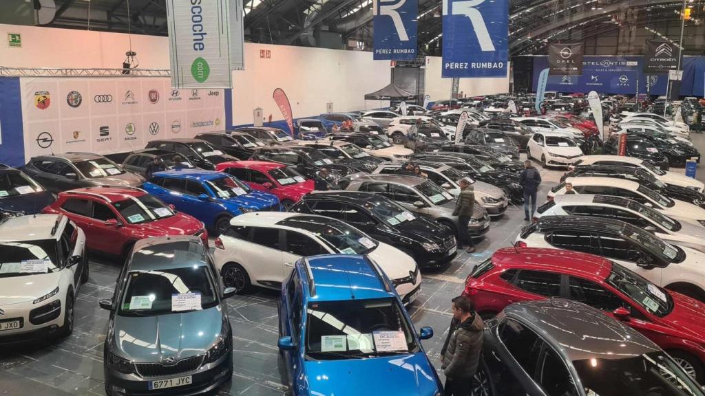 Coches de ocasión en la feria de Vigo.