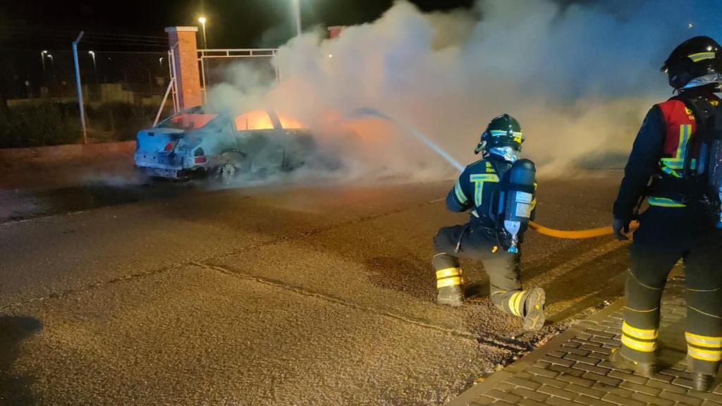 Incendio de un coche en La Cistérniga