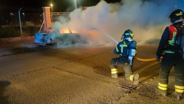 Incendio de un coche en La Cistérniga