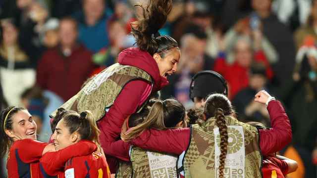 Las jugadoras de España celebran el gol de Salma Paralluelo a Suecia
