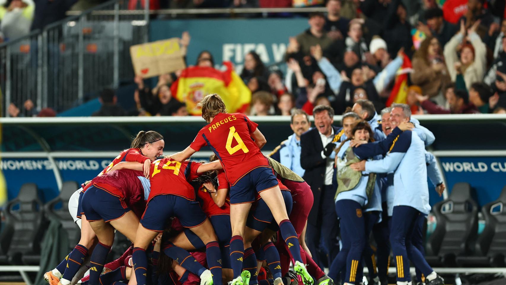 Las jugadoras de España celebran el gol de Olga Carmona a Suecia