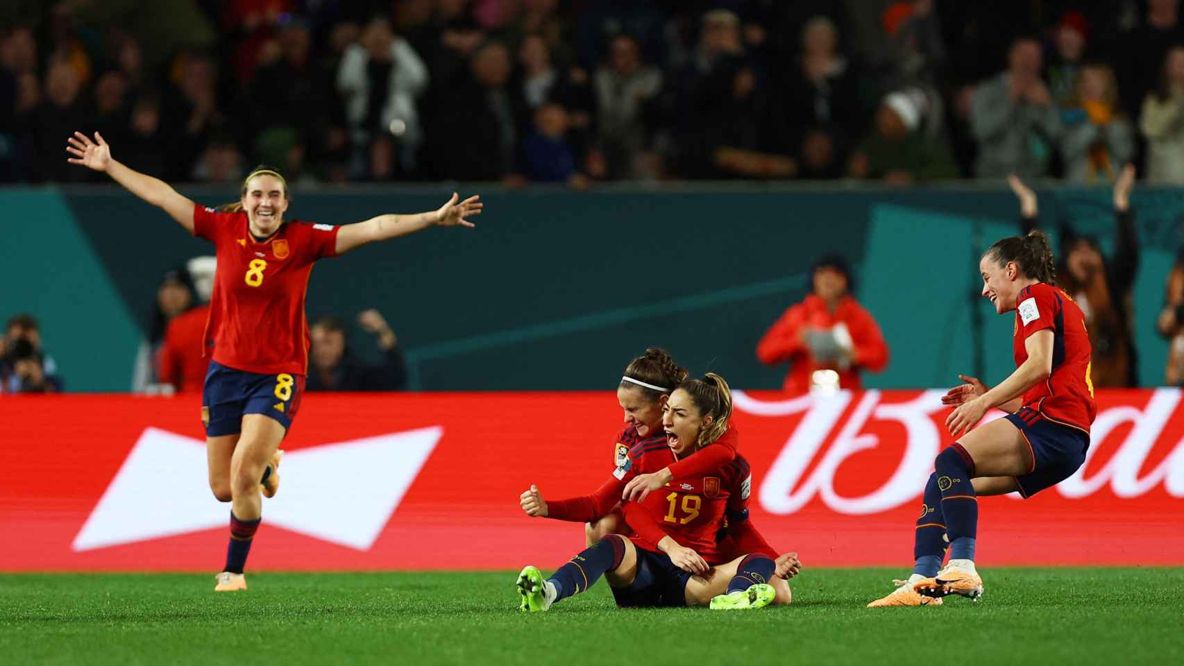 Olga Carmona celebra su gol a Suecia en los últimos minutos del partido