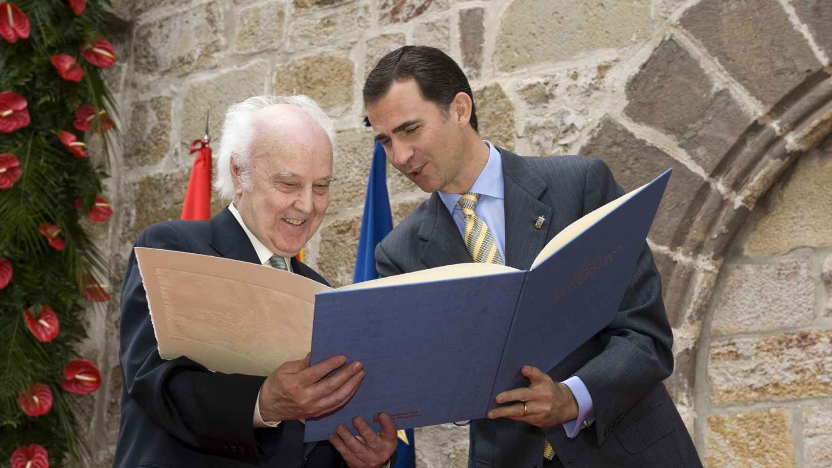 Agustín González García de Acilu cuando recibió el Premio Príncipe de Viana. Foto: Gobierno de Navarra